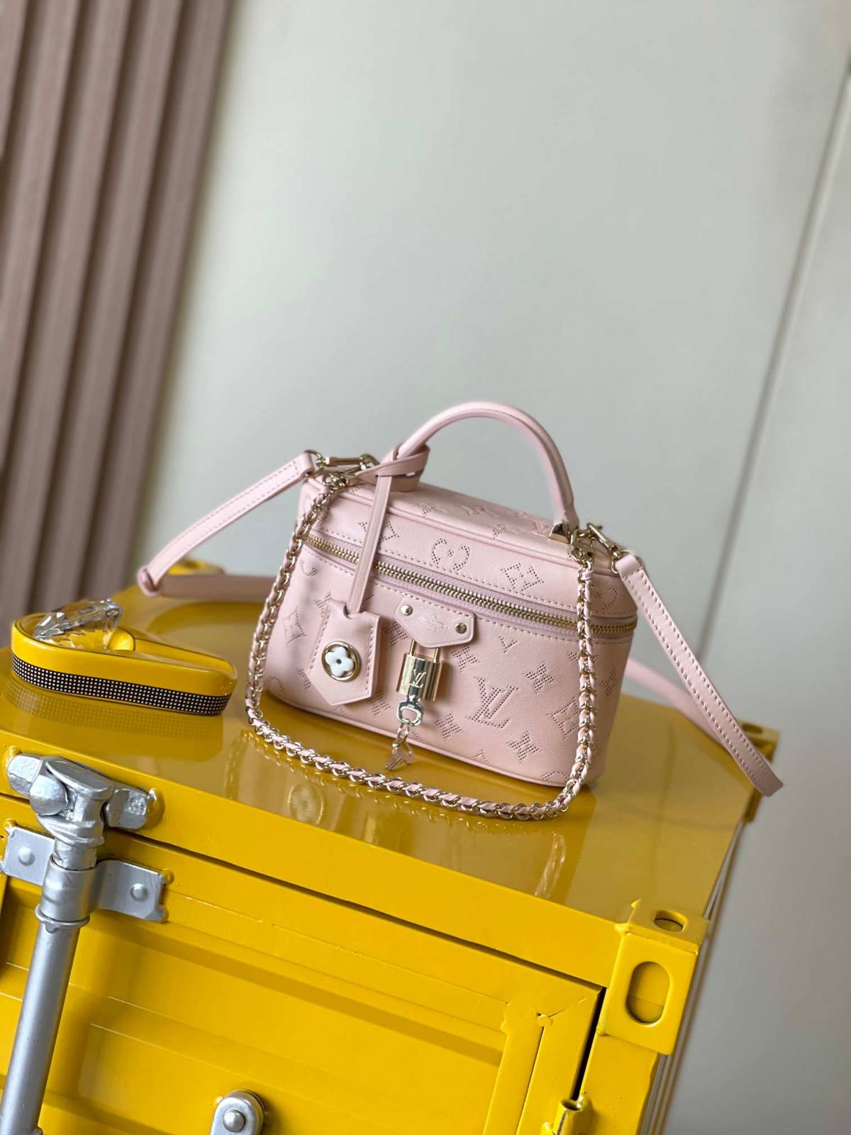 “Ellebag’s 1:1 Replica of Louis Vuitton Vanity Pouch M11298: A Tribute to Timeless Luxury”(2025 Feb Updated)-Yakanakisa Hunhu Fake Louis Vuitton Bag Online Store, Replica dhizaini bag ru