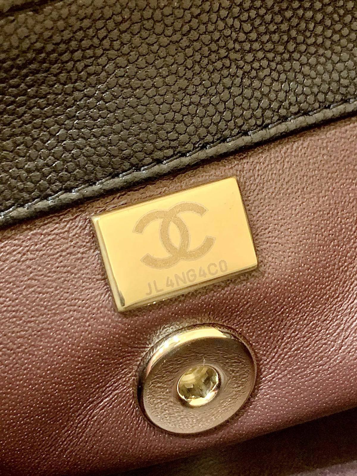 Ellebag’s Masterful Replica: The Black Chanel Coco Handle 22P with Deep Red Handle and Champagne Gold Hardware(2025 Feb Updated)-Nejkvalitnější falešná taška Louis Vuitton Online Store, Replica designer bag ru