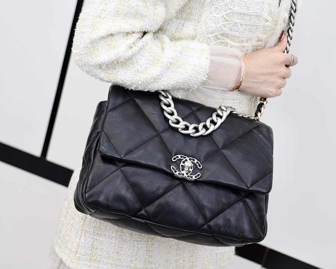 Ellebag’s Meticulous Recreation of the Chanel 19 Bag: A Comparative Study of AS1160 and AS1161 Models(2025 Feb Updated)-Best Quality Fake Louis Vuitton Bag Online Store, Replica designer bag ru