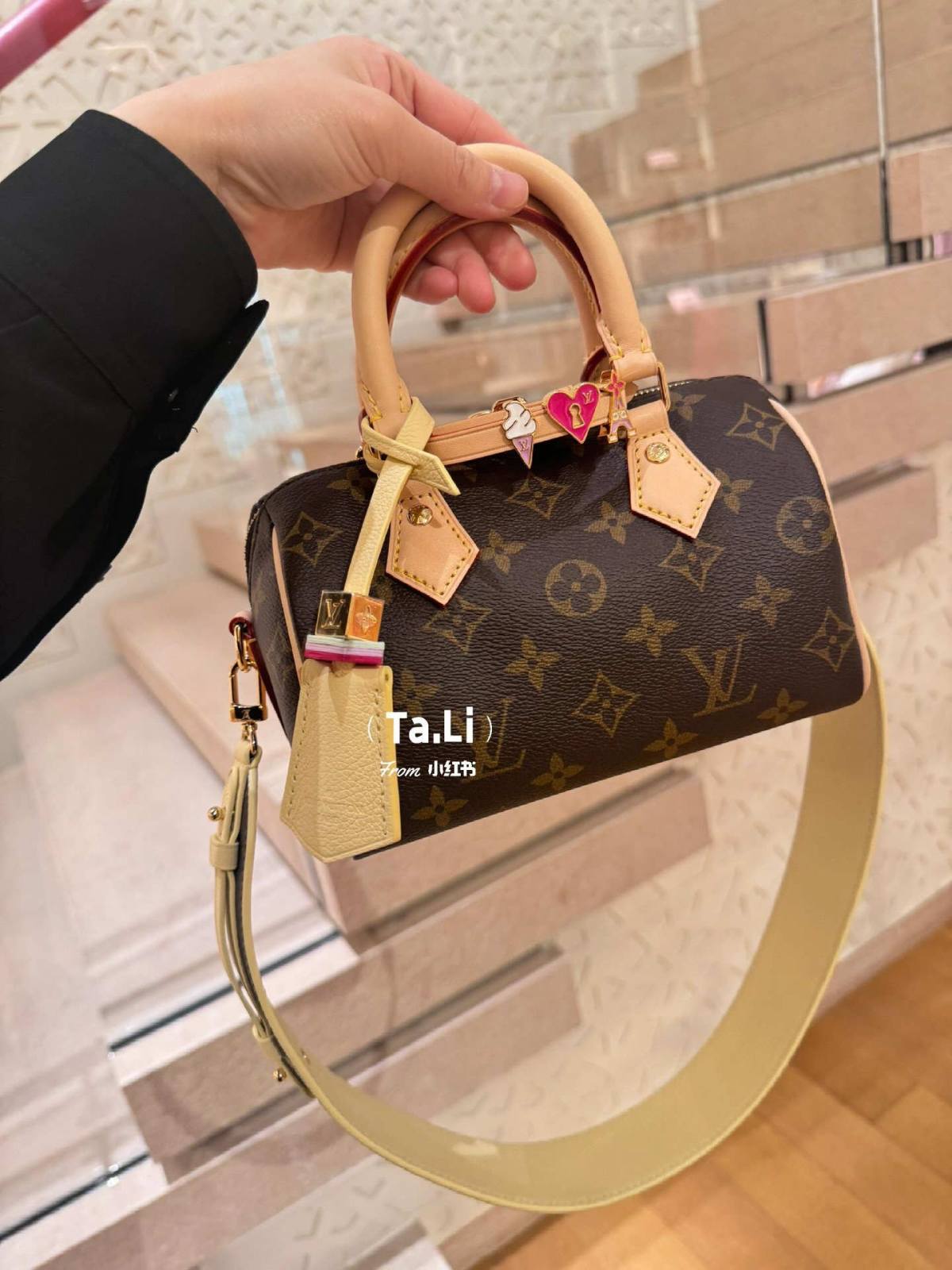 Ellebag’s 1:1 Replica of the Louis Vuitton SPEEDY BANDOULIÈRE 18 Handbag M46970: A Masterpiece of Craftsmanship(2025 Feb Updated)-Լավագույն որակի կեղծ Louis Vuitton պայուսակների առցանց խանութ, Replica դիզայներական պայուսակ ru