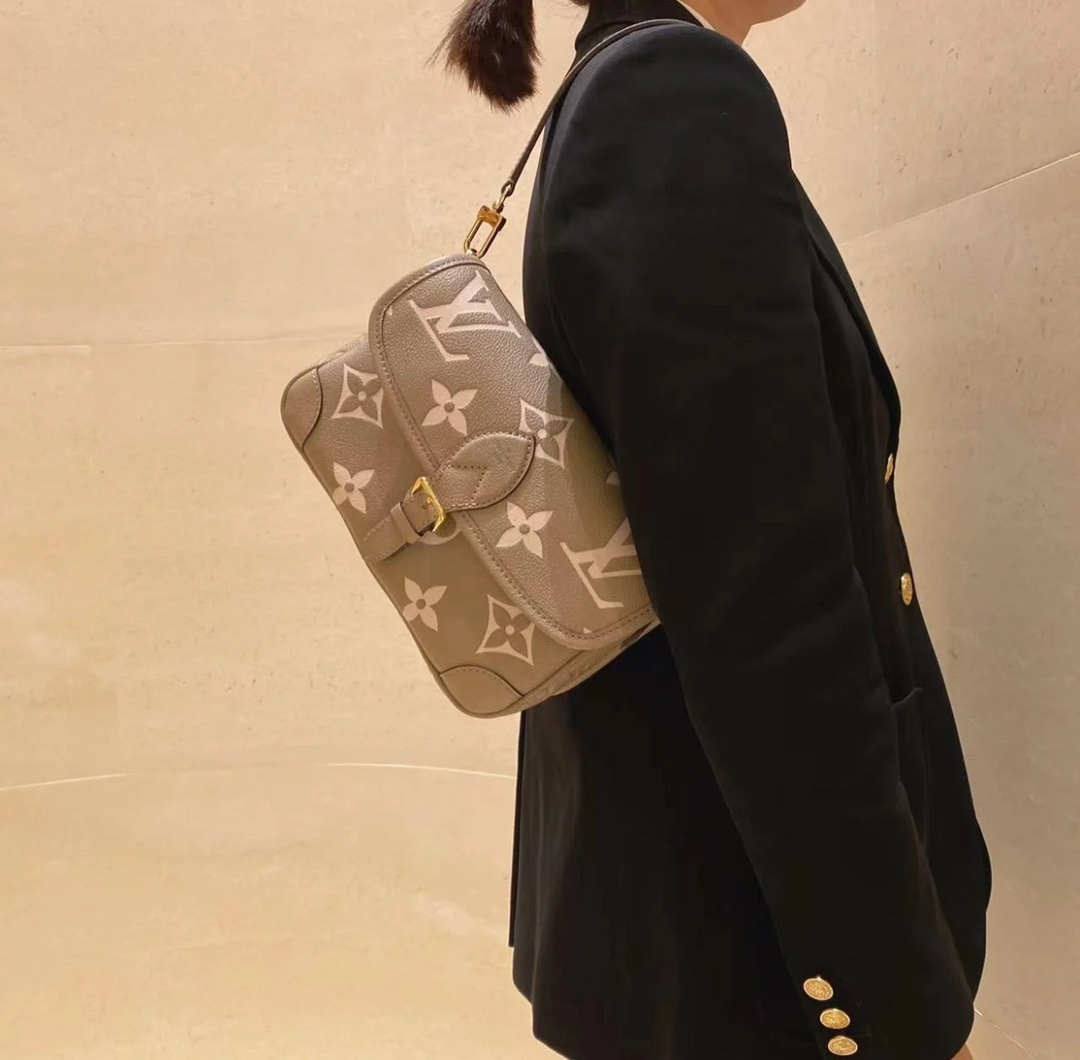 Ellebag’s Craftsmanship Story: 1:1 Replica of the M46583 Louis Vuitton Diane Handbag (2025 Feb Updated)-Լավագույն որակի կեղծ Louis Vuitton պայուսակների առցանց խանութ, Replica դիզայներական պայուսակ ru