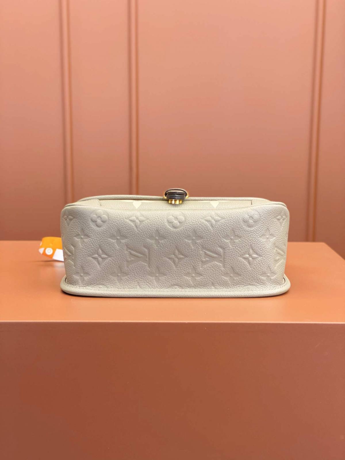 Ellebag’s Craftsmanship Story: 1:1 Replica of the M46583 Louis Vuitton Diane Handbag (2025 Feb Updated)-Լավագույն որակի կեղծ Louis Vuitton պայուսակների առցանց խանութ, Replica դիզայներական պայուսակ ru