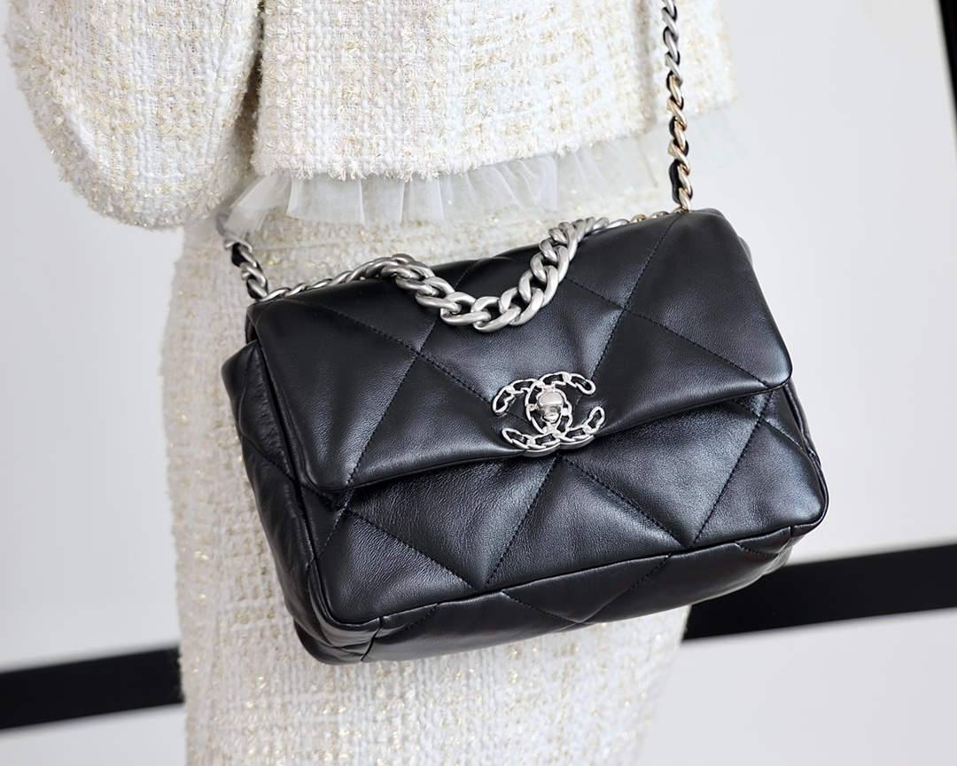 Ellebag’s Meticulous Recreation of the Chanel 19 Bag AS1160: A Testament to Craftsmanship and Precision(2025 Feb Updated)-Best Quality Fake Louis Vuitton Bag Online Store, Replica designer bag ru