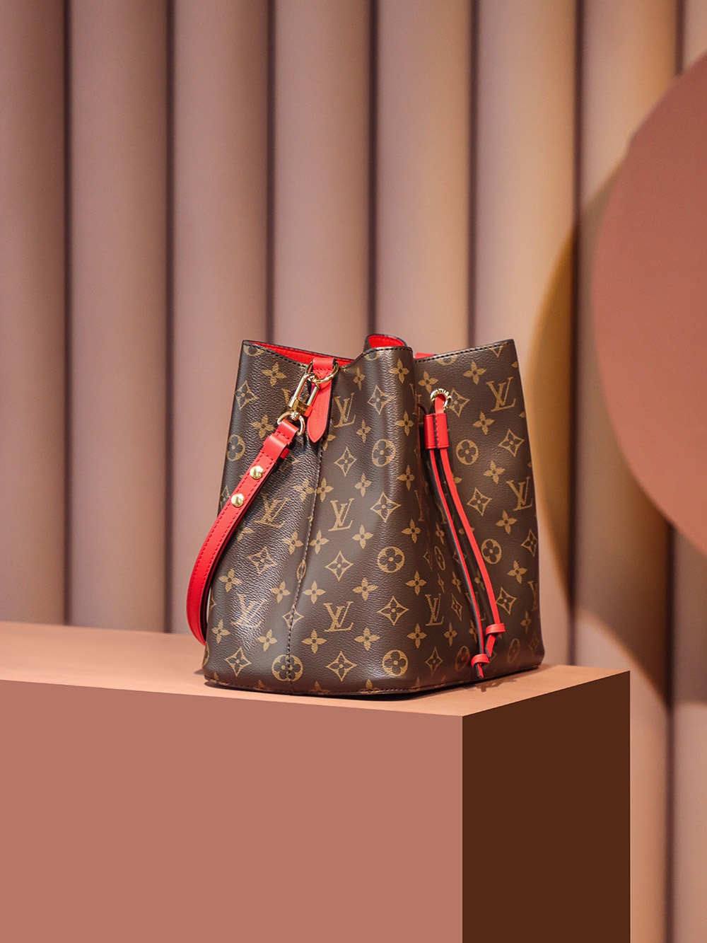 Ellebag’s Journey of Recreating the Iconic Louis Vuitton M44020 M44022 M44887 M44021 “NÉONÒÉ” Water Bucket Bag(2025 Feb Updated)-Best Quality Fake Louis Vuitton Bag Online Store, Replica designer bag ru