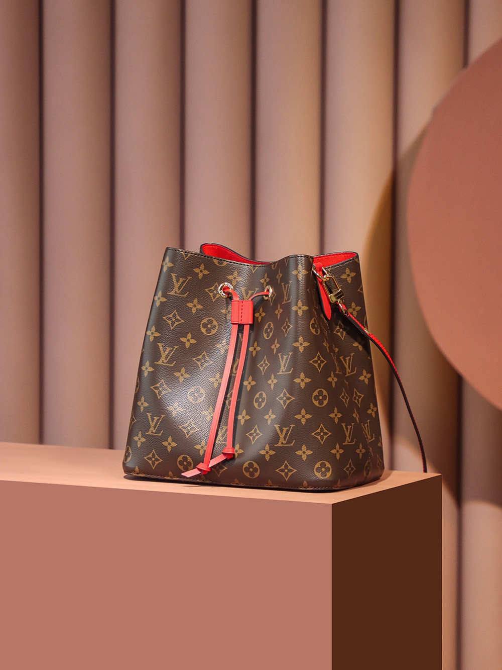 Ellebag’s Journey of Recreating the Iconic Louis Vuitton M44020 M44022 M44887 M44021 “NÉONÒÉ” Water Bucket Bag(2025 Feb Updated)-Best Quality Fake Louis Vuitton Bag Online Store, Replica designer bag ru