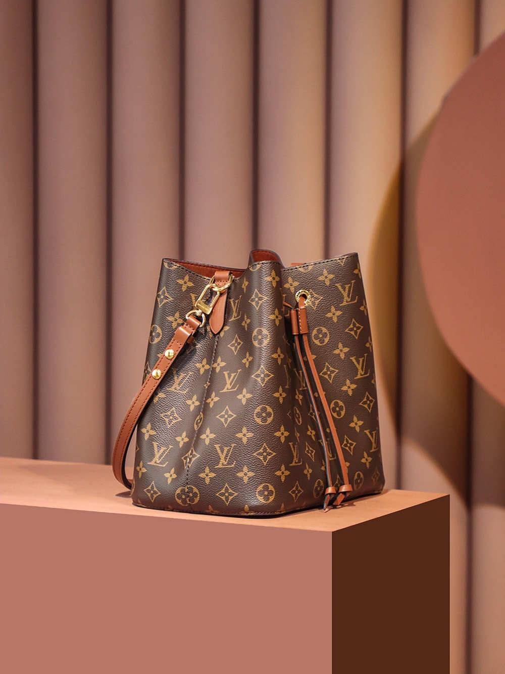 Ellebag’s Journey of Recreating the Iconic Louis Vuitton M44020 M44022 M44887 M44021 “NÉONÒÉ” Water Bucket Bag(2025 Feb Updated)-Best Quality Fake Louis Vuitton Bag Online Store, Replica designer bag ru