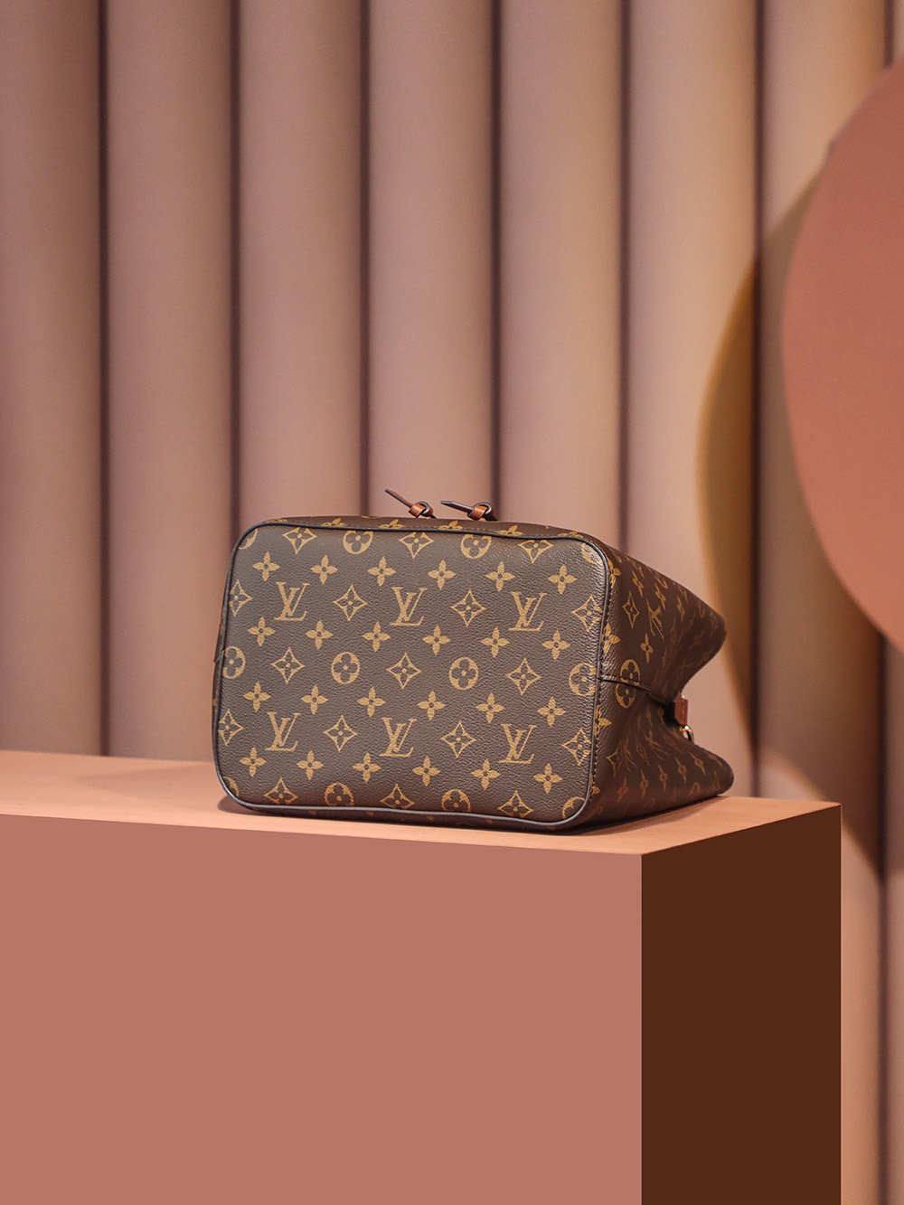 Ellebag’s Journey of Recreating the Iconic Louis Vuitton M44020 M44022 M44887 M44021 “NÉONÒÉ” Water Bucket Bag(2025 Feb Updated)-Best Quality Fake Louis Vuitton Bag Online Store, Replica designer bag ru