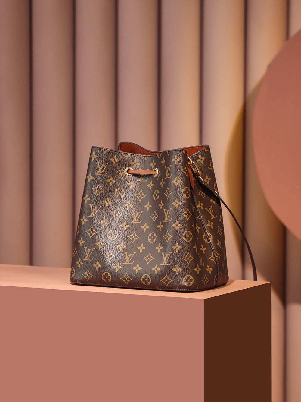 Ellebag’s Journey of Recreating the Iconic Louis Vuitton M44020 M44022 M44887 M44021 “NÉONÒÉ” Water Bucket Bag(2025 Feb Updated)-Best Quality Fake Louis Vuitton Bag Online Store, Replica designer bag ru