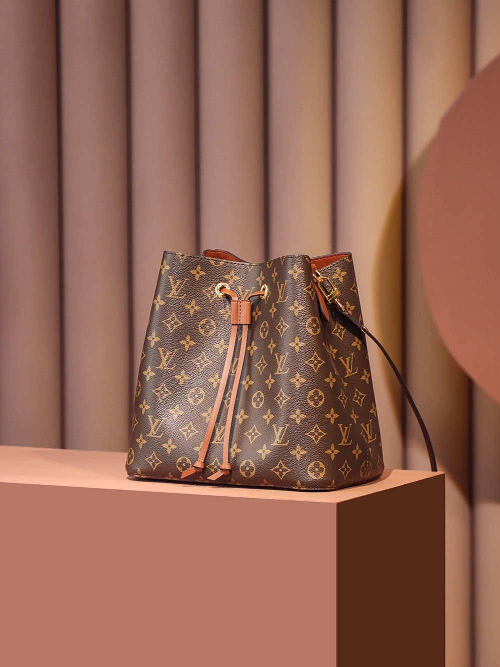 Ellebag’s Journey of Recreating the Iconic Louis Vuitton M44020 M44022 M44887 M44021 “NÉONÒÉ” Water Bucket Bag(2025 Feb Updated)-Best Quality Fake Louis Vuitton Bag Online Store, Replica designer bag ru