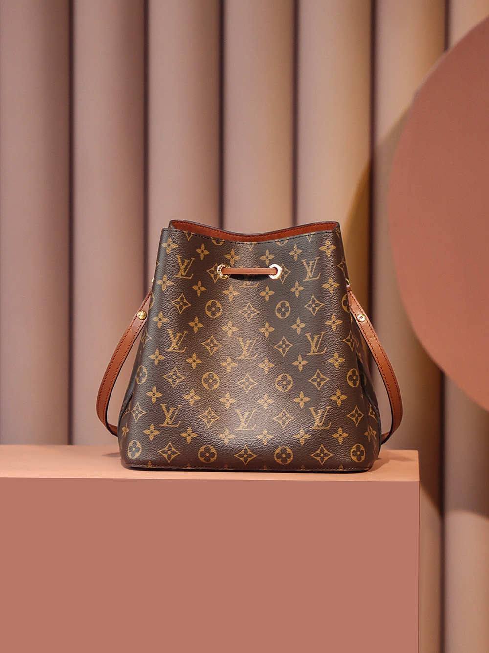 Ellebag’s Journey of Recreating the Iconic Louis Vuitton M44020 M44022 M44887 M44021 “NÉONÒÉ” Water Bucket Bag(2025 Feb Updated)-Best Quality Fake Louis Vuitton Bag Online Store, Replica designer bag ru