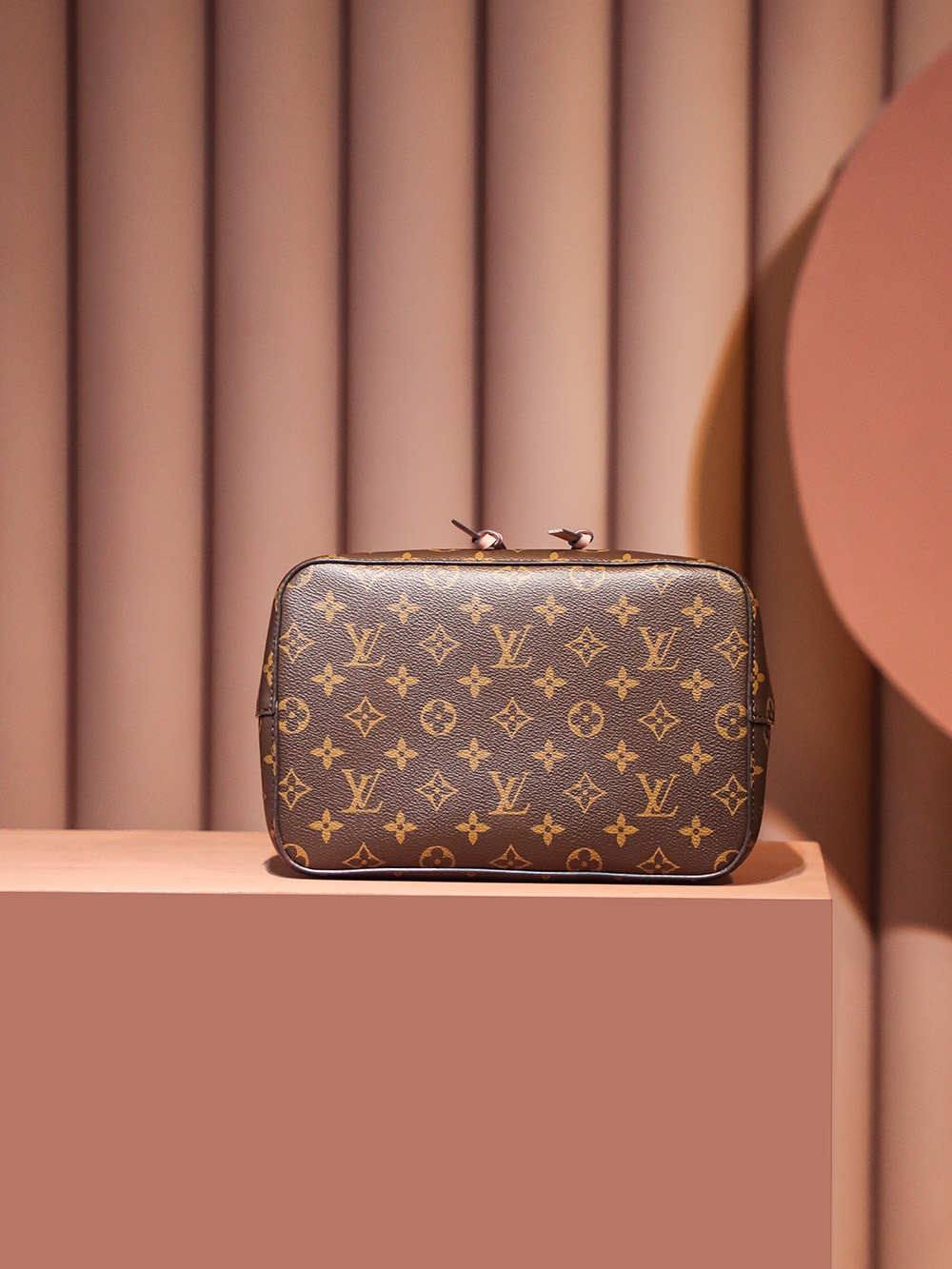 Ellebag’s Journey of Recreating the Iconic Louis Vuitton M44020 M44022 M44887 M44021 “NÉONÒÉ” Water Bucket Bag(2025 Feb Updated)-Best Quality Fake Louis Vuitton Bag Online Store, Replica designer bag ru