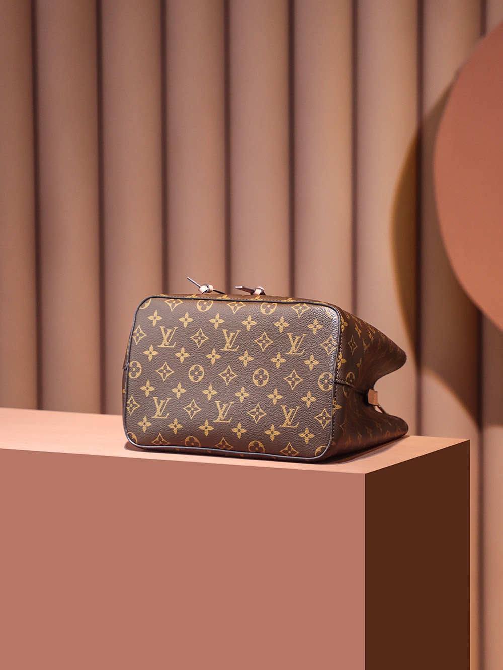 Ellebag’s Journey of Recreating the Iconic Louis Vuitton M44020 M44022 M44887 M44021 “NÉONÒÉ” Water Bucket Bag(2025 Feb Updated)-Best Quality Fake Louis Vuitton Bag Online Store, Replica designer bag ru