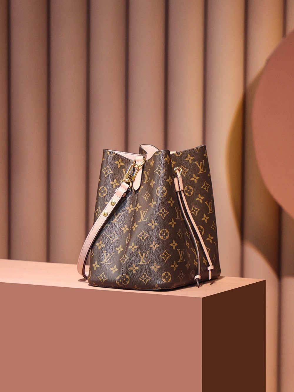 Ellebag’s Journey of Recreating the Iconic Louis Vuitton M44020 M44022 M44887 M44021 “NÉONÒÉ” Water Bucket Bag(2025 Feb Updated)-Best Quality Fake Louis Vuitton Bag Online Store, Replica designer bag ru