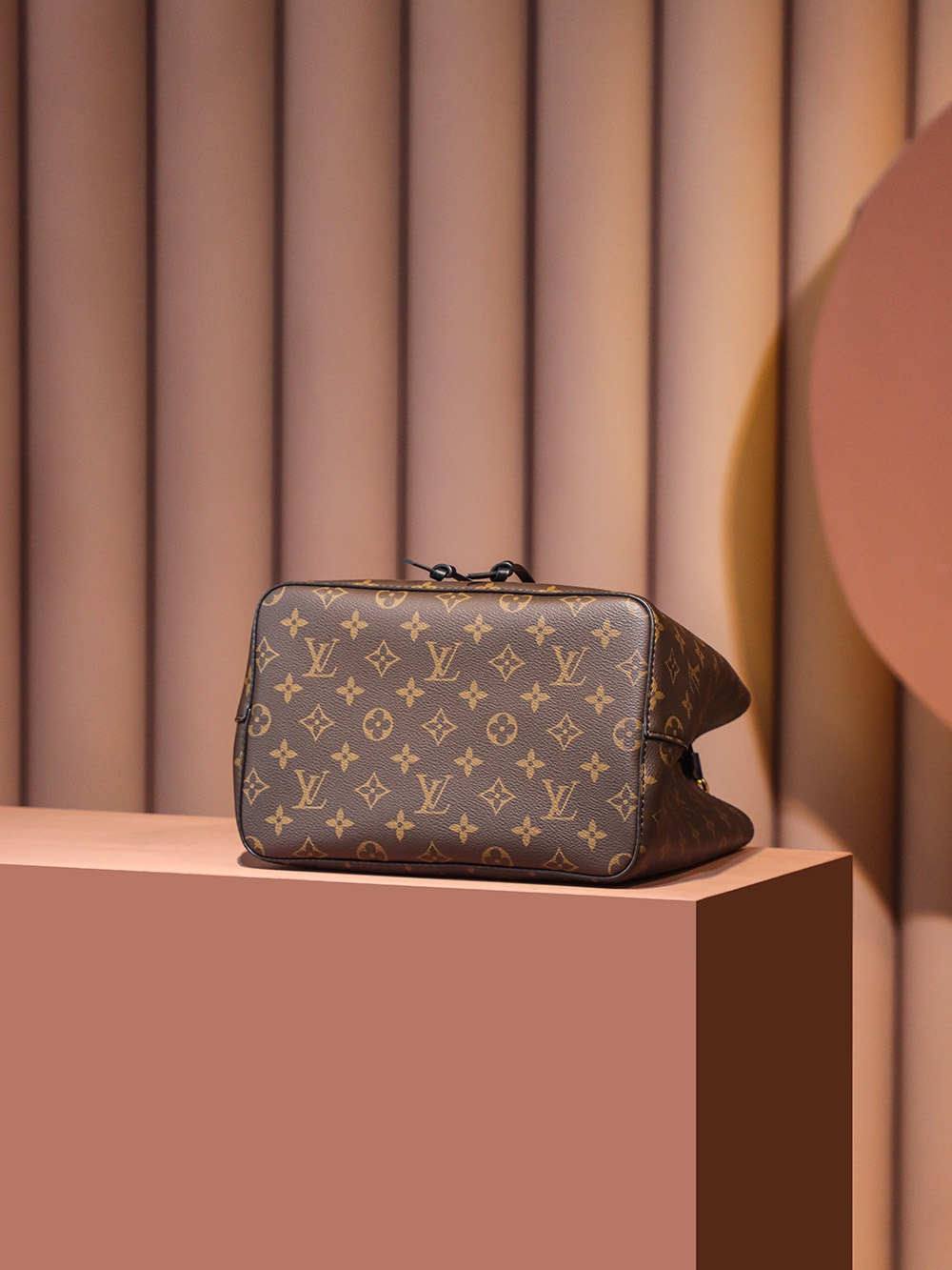 Ellebag’s Journey of Recreating the Iconic Louis Vuitton M44020 M44022 M44887 M44021 “NÉONÒÉ” Water Bucket Bag(2025 Feb Updated)-Best Quality Fake Louis Vuitton Bag Online Store, Replica designer bag ru