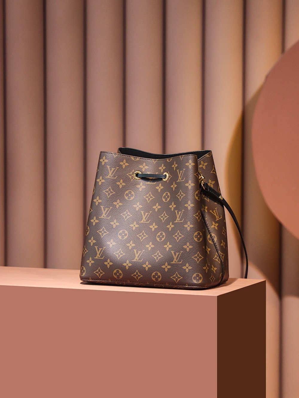 Ellebag’s Journey of Recreating the Iconic Louis Vuitton M44020 M44022 M44887 M44021 “NÉONÒÉ” Water Bucket Bag(2025 Feb Updated)-Best Quality Fake Louis Vuitton Bag Online Store, Replica designer bag ru