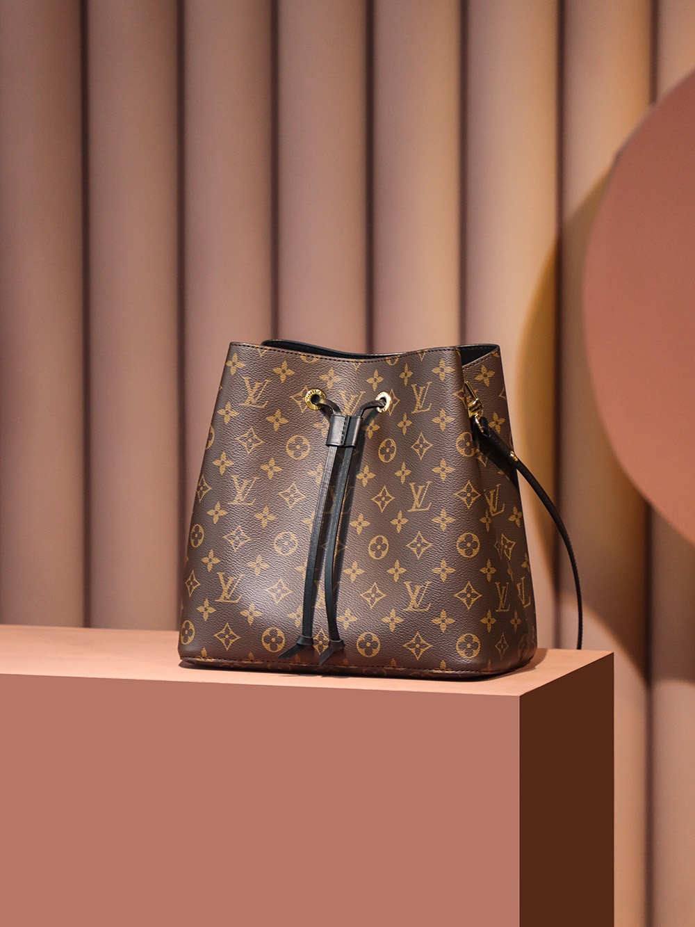 Ellebag’s Journey of Recreating the Iconic Louis Vuitton M44020 M44022 M44887 M44021 “NÉONÒÉ” Water Bucket Bag(2025 Feb Updated)-Best Quality Fake Louis Vuitton Bag Online Store, Replica designer bag ru