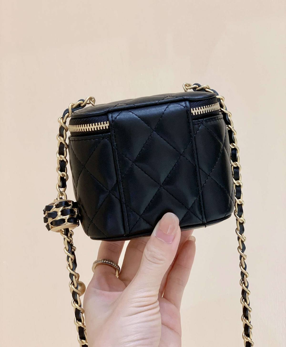 Ellebag’s Meticulous Recreation of the Chanel 22P AP1447: A Tale of Craftsmanship and Precision black and blue(2025 Feb Updated)-Best Quality Fake Louis Vuitton Bag Online Store, Replica designer bag ru