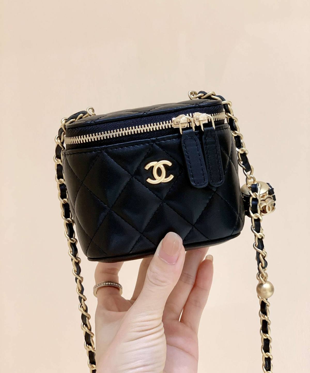 Ellebag’s Meticulous Recreation of the Chanel 22P AP1447: A Tale of Craftsmanship and Precision black and blue(2025 Feb Updated)-Best Quality Fake Louis Vuitton Bag Online Store, Replica designer bag ru