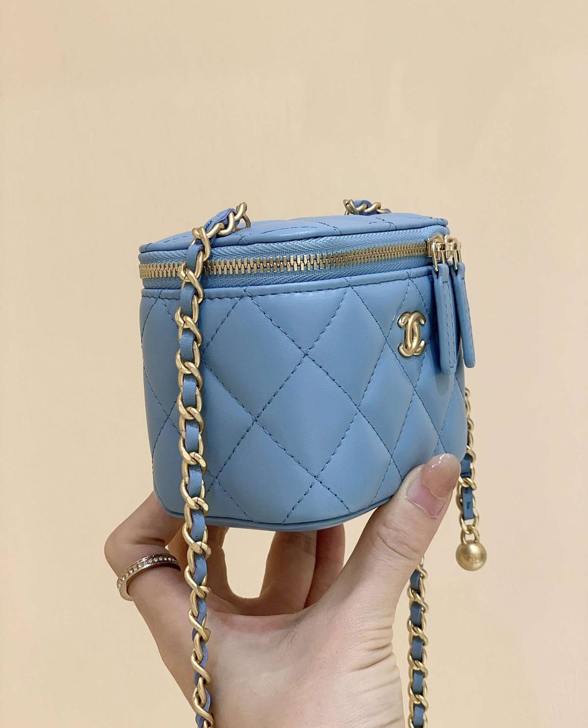 Ellebag’s Meticulous Recreation of the Chanel 22P AP1447: A Tale of Craftsmanship and Precision black and blue(2025 Feb Updated)-Best Quality Fake Louis Vuitton Bag Online Store, Replica designer bag ru