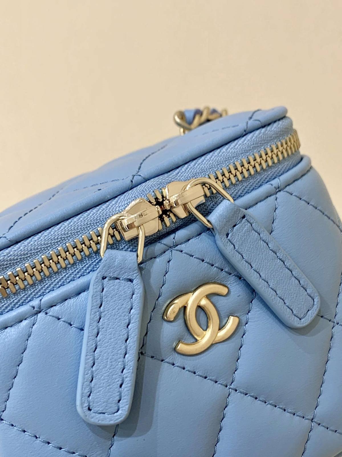 Ellebag’s Meticulous Recreation of the Chanel 22P AP1447: A Tale of Craftsmanship and Precision black and blue(2025 Feb Updated)-Best Quality Fake Louis Vuitton Bag Online Store, Replica designer bag ru