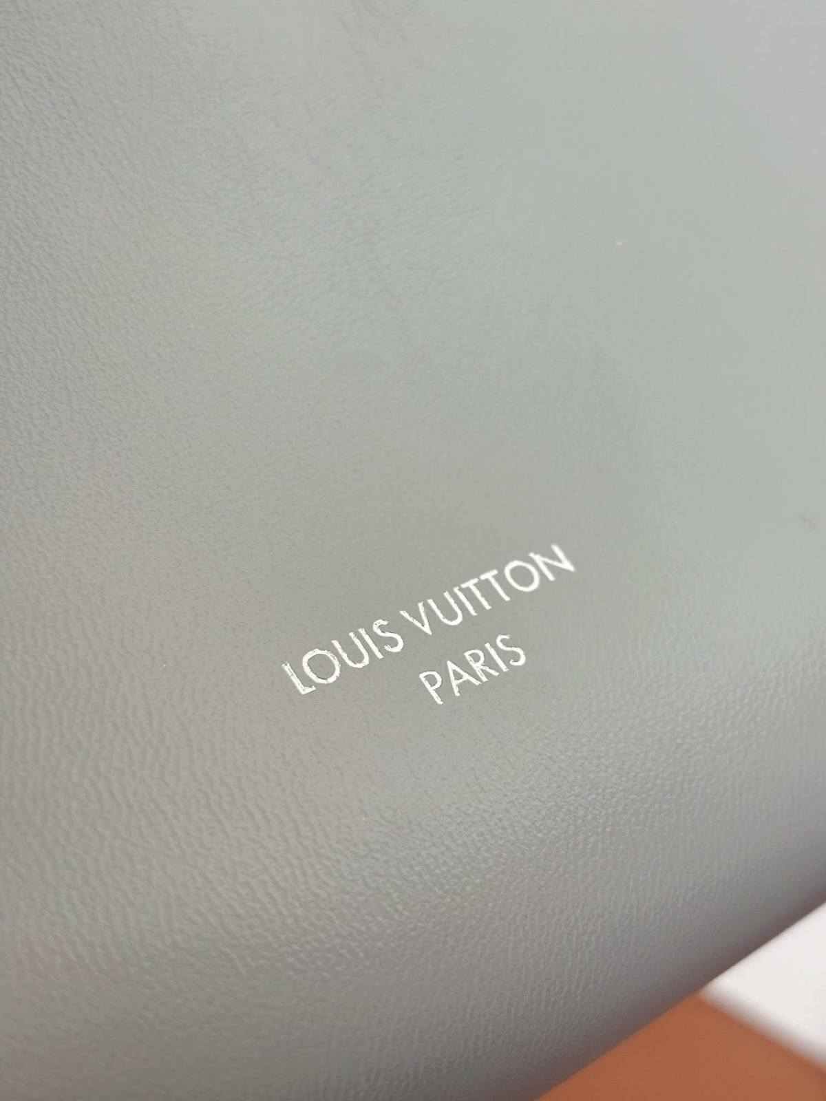 “Ellebag’s 1:1 Replica of Louis Vuitton Carryall Cargo Small M12579: A Perfect Blend of Craftsmanship and Luxury”(2025 Feb Updated)-Best Quality Fake Louis Vuitton Bag Online Store, Replica designer bag ru