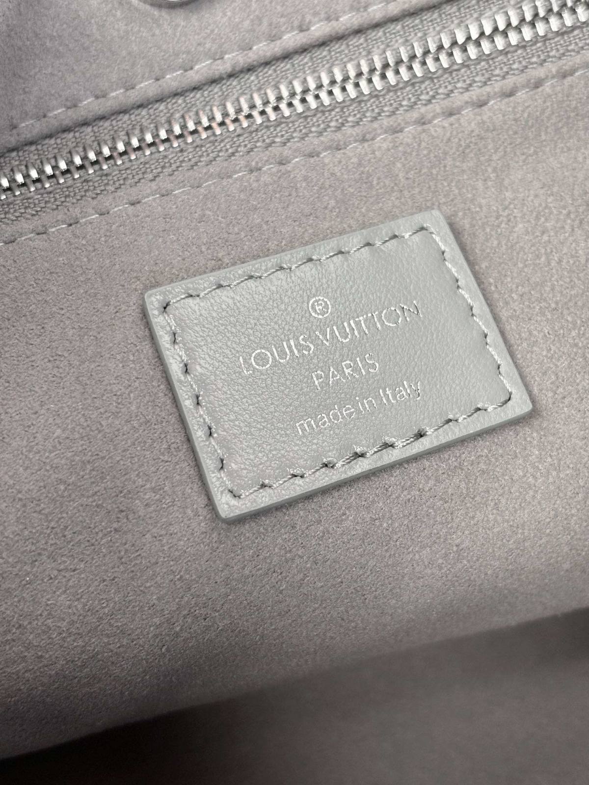 “Ellebag’s 1:1 Replica of Louis Vuitton Carryall Cargo Small M12579: A Perfect Blend of Craftsmanship and Luxury”(2025 Feb Updated)-Best Quality Fake Louis Vuitton Bag Online Store, Replica designer bag ru