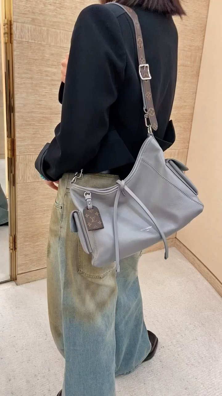 “Ellebag’s 1:1 Replica of Louis Vuitton Carryall Cargo Small M12579: A Perfect Blend of Craftsmanship and Luxury”(2025 Feb Updated)-Best Quality Fake Louis Vuitton Bag Online Store, Replica designer bag ru