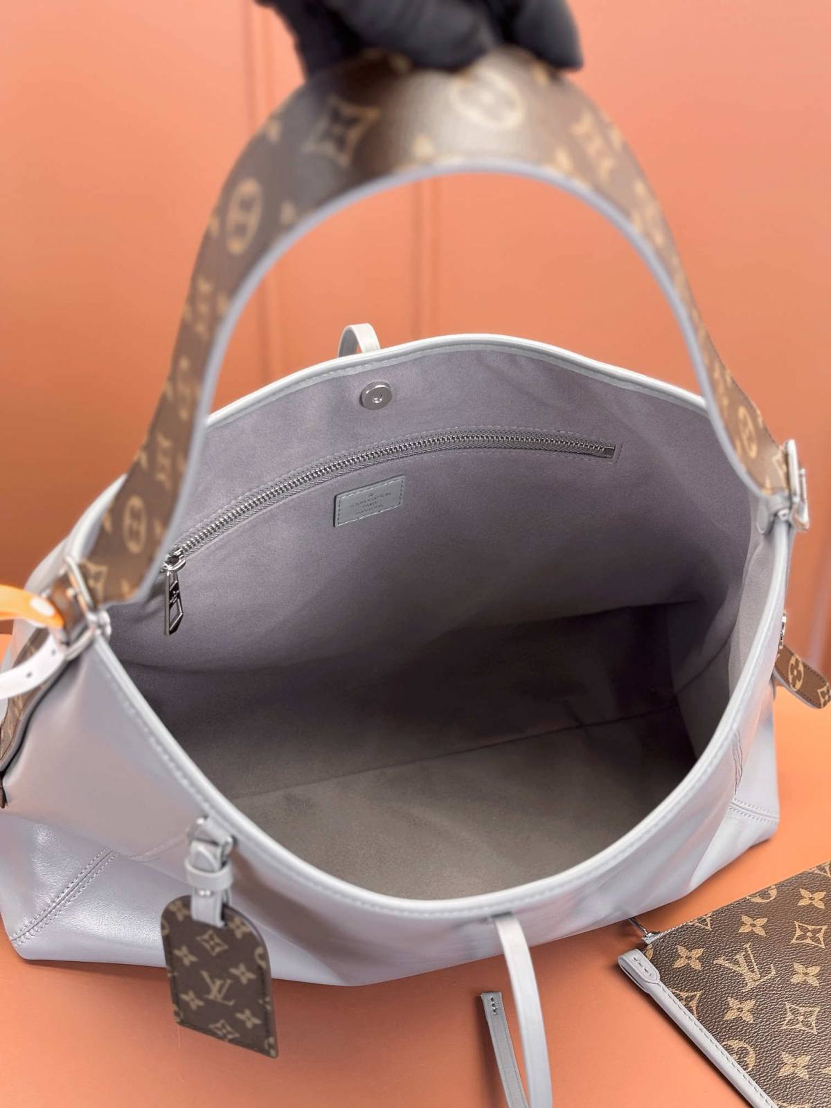 “Ellebag’s 1:1 Replica of Louis Vuitton Carryall Dark M12583: Crafting Luxury with Precision and Excellence”(2025 Feb Updated)-Best Quality Fake Louis Vuitton Bag Online Store, Replica designer bag ru