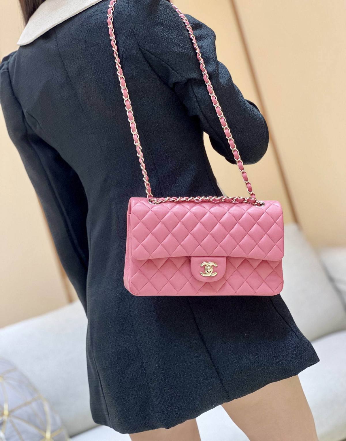 Ellebag’s Top-Grade Replica of the Chanel Classic Flap Medium Bag: A 25.5cm Deep Pink Lambskin with Champagne Gold Hardware(2025 Feb Updated)-Best Quality Fake Louis Vuitton Bag Online Store, Replica designer bag ru