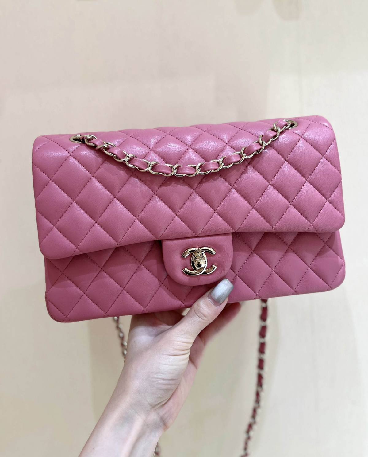 Ellebag’s Top-Grade Replica of the Chanel Classic Flap Medium Bag: A 25.5cm Deep Pink Lambskin with Champagne Gold Hardware(2025 Feb Updated)-Best Quality Fake Louis Vuitton Bag Online Store, Replica designer bag ru