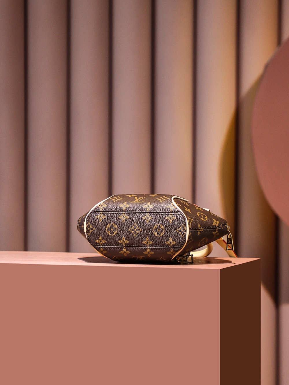 Ellebag’s 1:1 Replica of Louis Vuitton Ellipsed M46196: A Fusion of Vintage Charm and Contemporary Luxury(2025 Feb Updated)-Best Quality Fake Louis Vuitton Bag Online Store, Replica designer bag ru