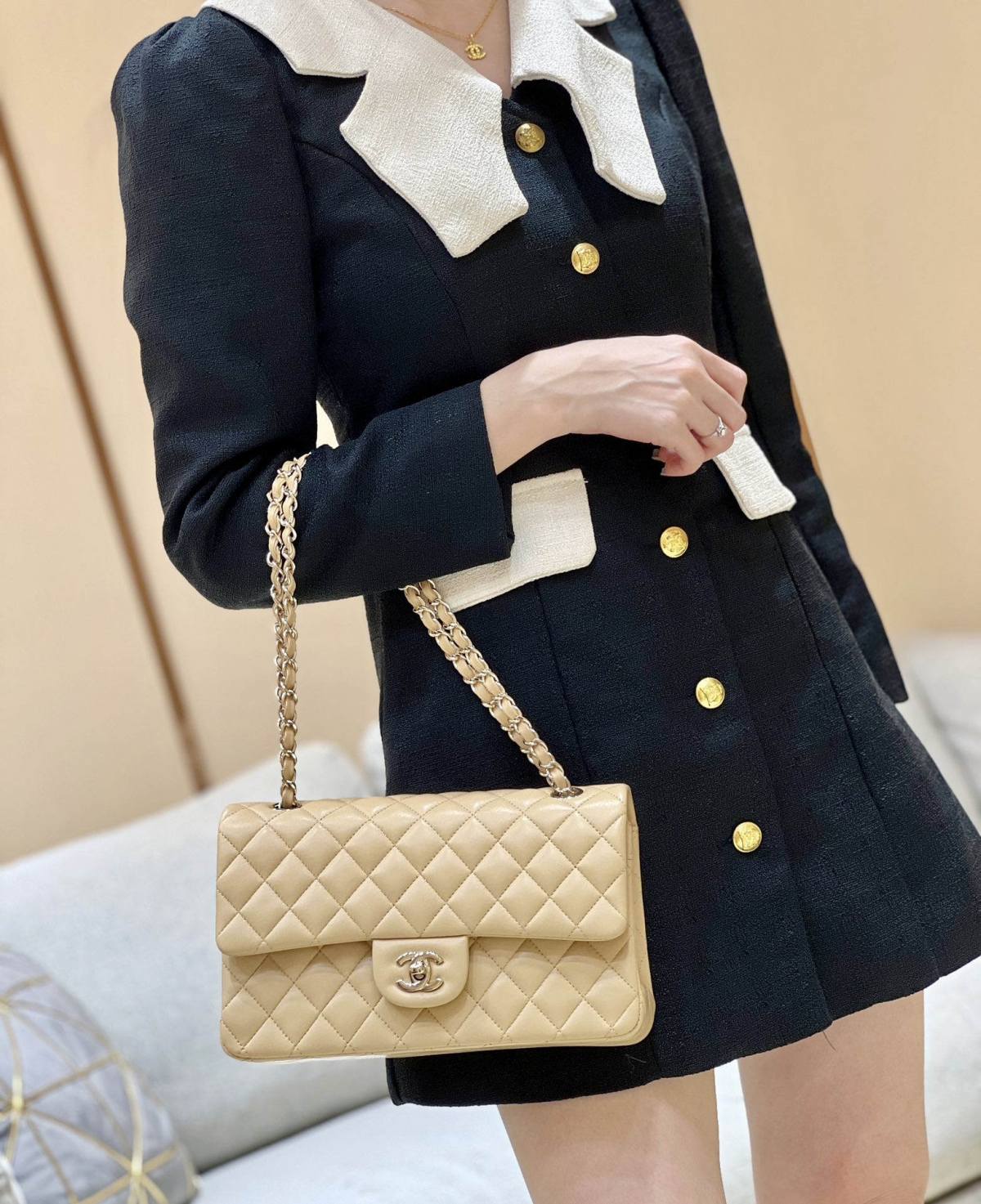 Ellebag’s Top-Grade Replica of the Chanel Classic Flap Medium Bag: A 25.5cm Light Beige Lambskin with Champagne Gold Hardware(2025 Feb Updated)-Best Quality Fake Louis Vuitton Bag Online Store, Replica designer bag ru