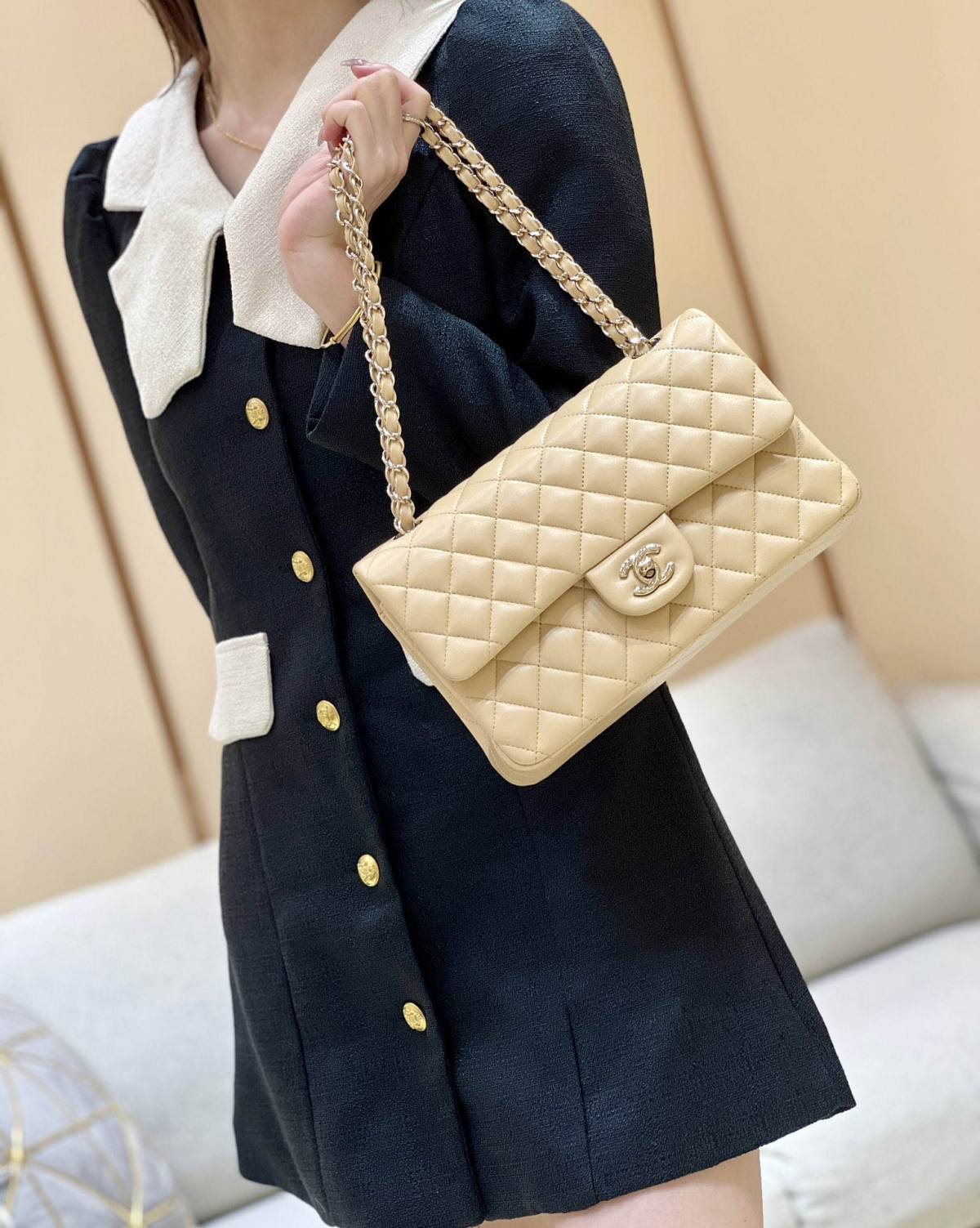 Ellebag’s Top-Grade Replica of the Chanel Classic Flap Medium Bag: A 25.5cm Light Beige Lambskin with Champagne Gold Hardware(2025 Feb Updated)-Best Quality Fake Louis Vuitton Bag Online Store, Replica designer bag ru