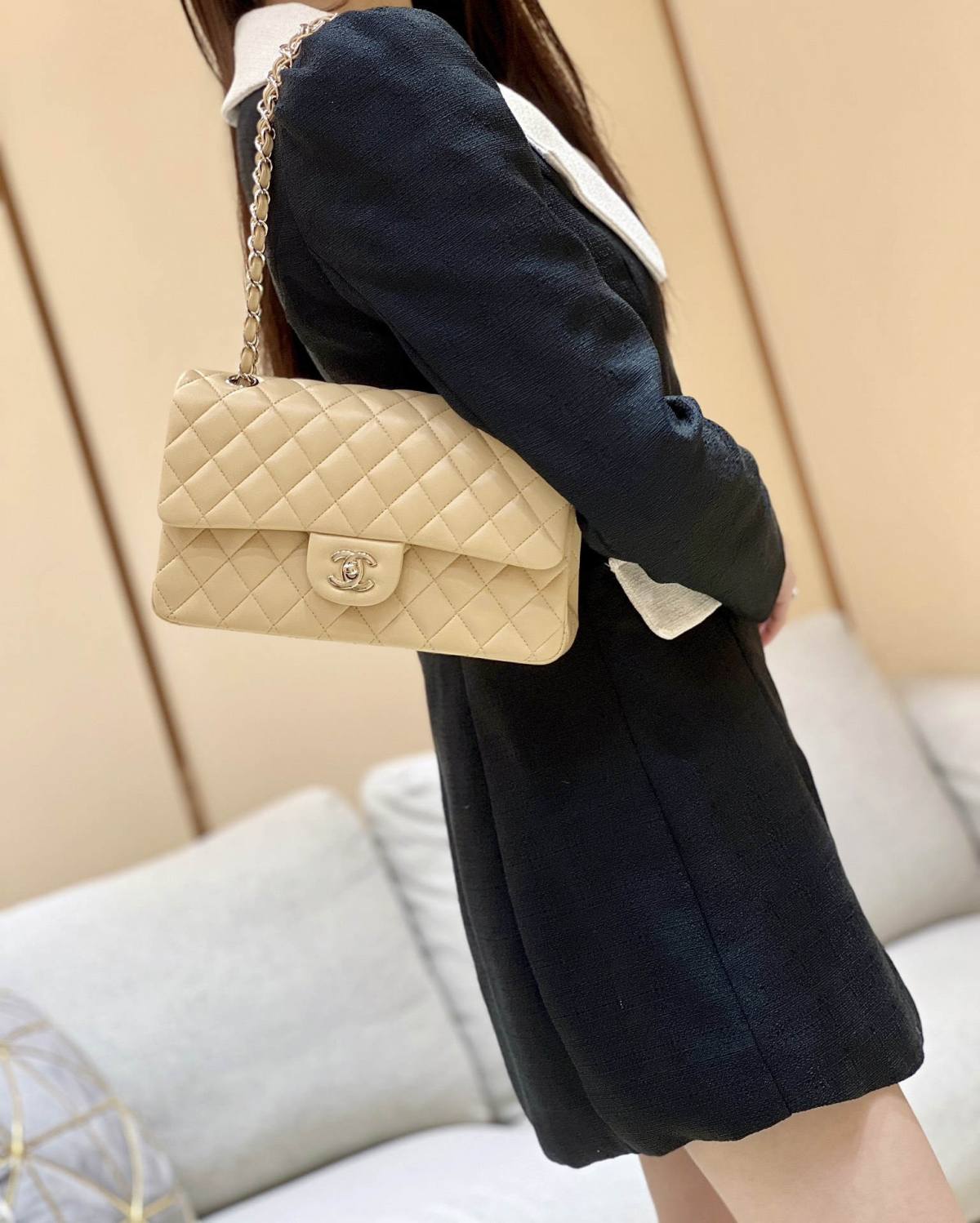 Ellebag’s Top-Grade Replica of the Chanel Classic Flap Medium Bag: A 25.5cm Light Beige Lambskin with Champagne Gold Hardware(2025 Feb Updated)-Best Quality Fake Louis Vuitton Bag Online Store, Replica designer bag ru