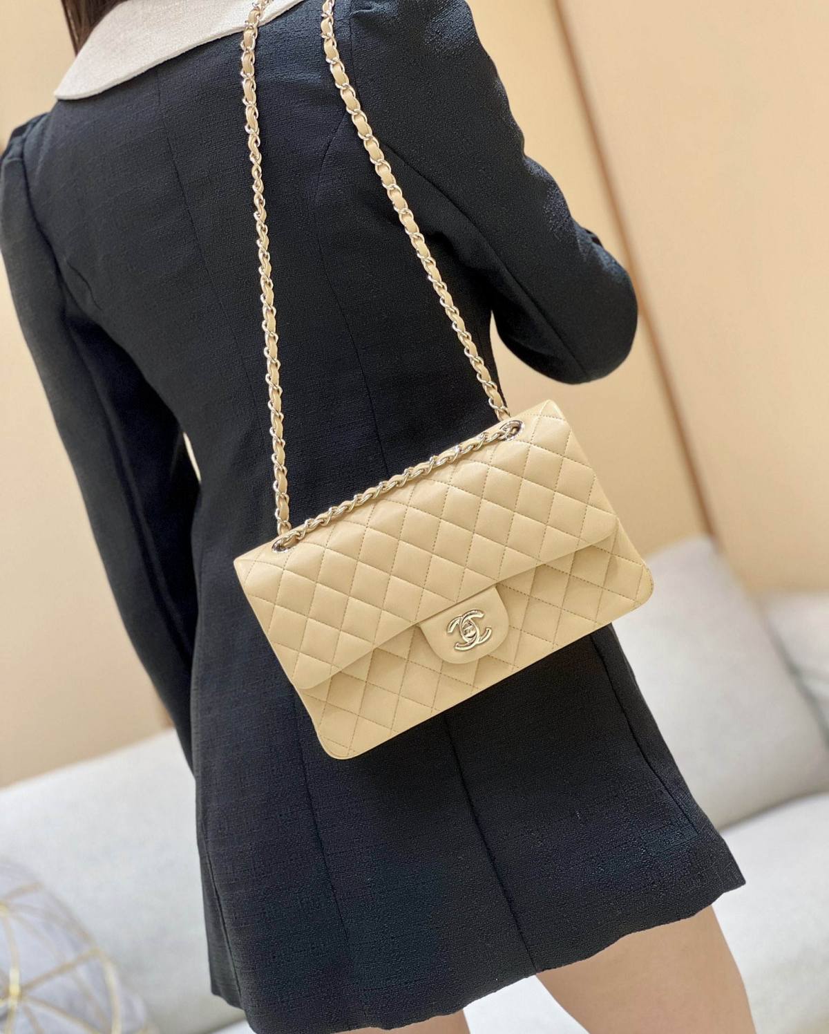 Ellebag’s Top-Grade Replica of the Chanel Classic Flap Medium Bag: A 25.5cm Light Beige Lambskin with Champagne Gold Hardware(2025 Feb Updated)-Best Quality Fake Louis Vuitton Bag Online Store, Replica designer bag ru