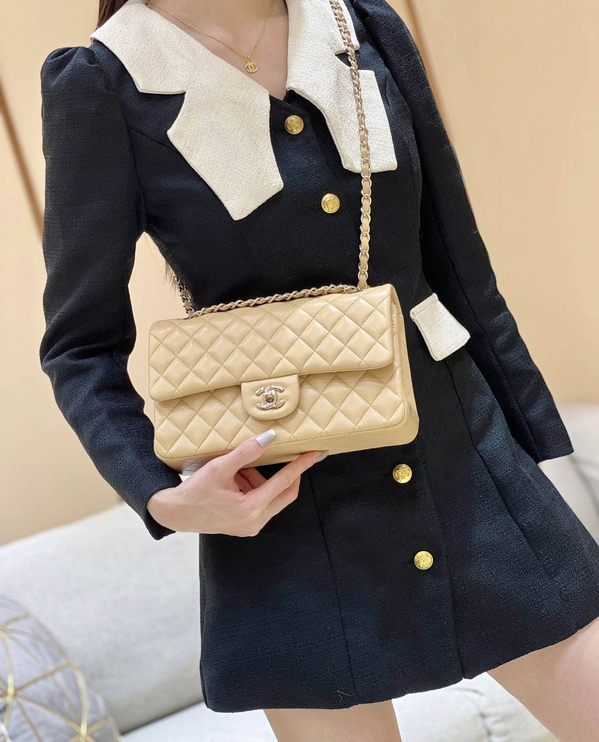 Ellebag’s Top-Grade Replica of the Chanel Classic Flap Medium Bag: A 25.5cm Light Beige Lambskin with Champagne Gold Hardware(2025 Feb Updated)-Best Quality Fake Louis Vuitton Bag Online Store, Replica designer bag ru