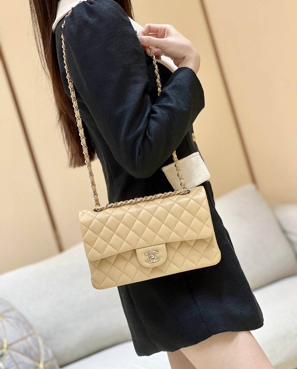 Ellebag’s Top-Grade Replica of the Chanel Classic Flap Medium Bag: A 25.5cm Light Beige Lambskin with Champagne Gold Hardware(2025 Feb Updated)-Best Quality Fake Louis Vuitton Bag Online Store, Replica designer bag ru