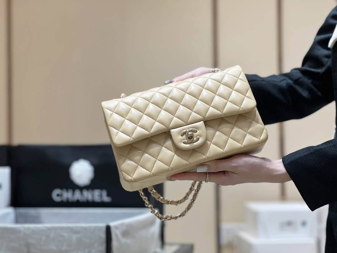 Ellebag’s Top-Grade Replica of the Chanel Classic Flap Medium Bag: A 25.5cm Light Beige Lambskin with Champagne Gold Hardware(2025 Feb Updated)-Best Quality Fake Louis Vuitton Bag Online Store, Replica designer bag ru