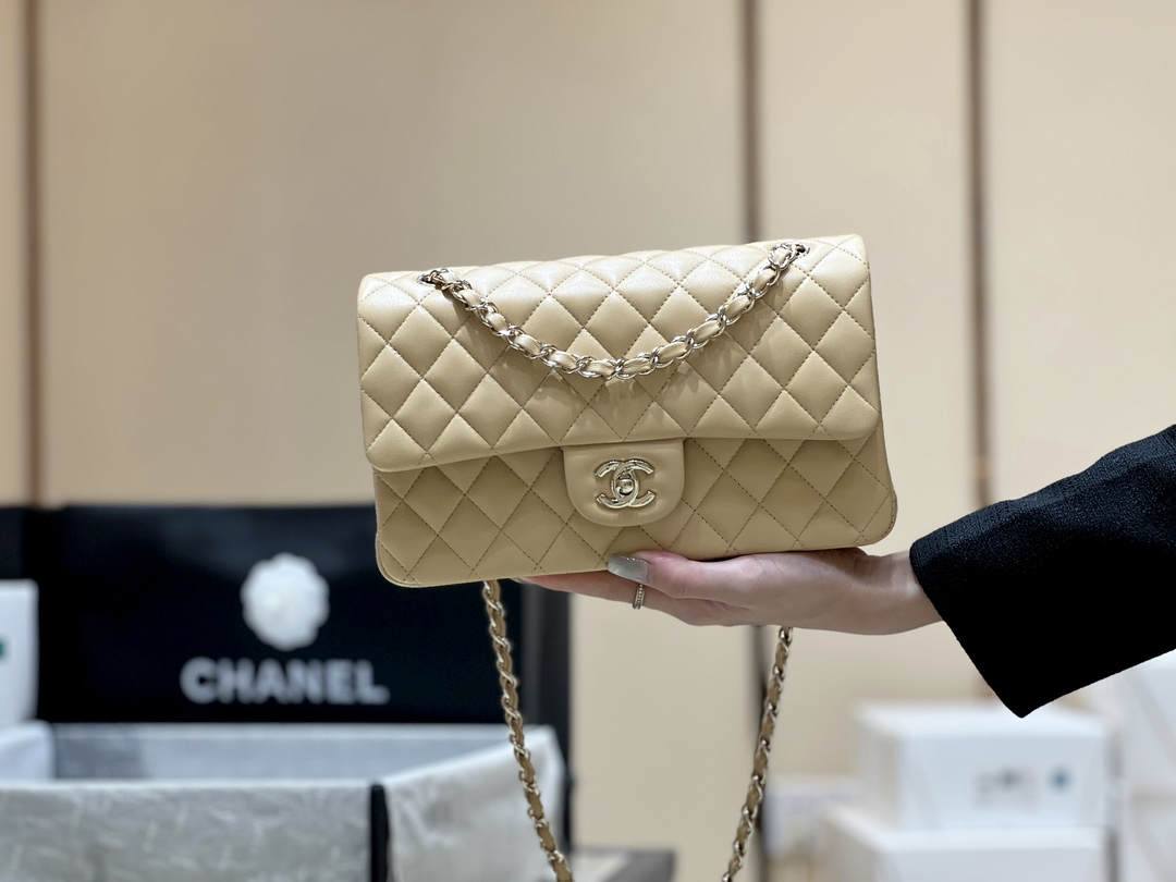 Ellebag’s Top-Grade Replica of the Chanel Classic Flap Medium Bag: A 25.5cm Light Beige Lambskin with Champagne Gold Hardware(2025 Feb Updated)-Best Quality Fake Louis Vuitton Bag Online Store, Replica designer bag ru