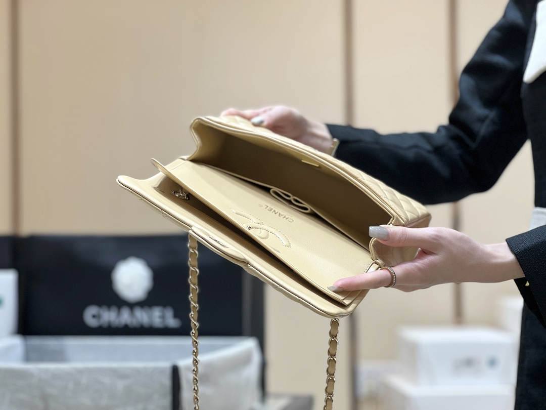 Ellebag’s Top-Grade Replica of the Chanel Classic Flap Medium Bag: A 25.5cm Light Beige Lambskin with Champagne Gold Hardware(2025 Feb Updated)-Best Quality Fake Louis Vuitton Bag Online Store, Replica designer bag ru