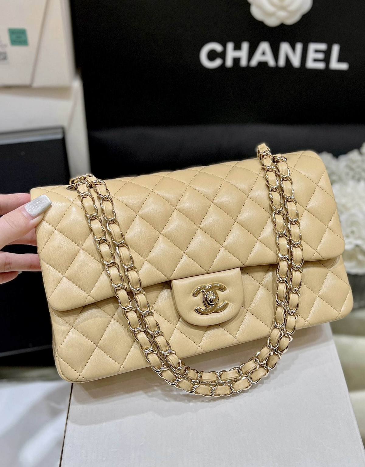 Ellebag’s Top-Grade Replica of the Chanel Classic Flap Medium Bag: A 25.5cm Light Beige Lambskin with Champagne Gold Hardware(2025 Feb Updated)-Best Quality Fake Louis Vuitton Bag Online Store, Replica designer bag ru