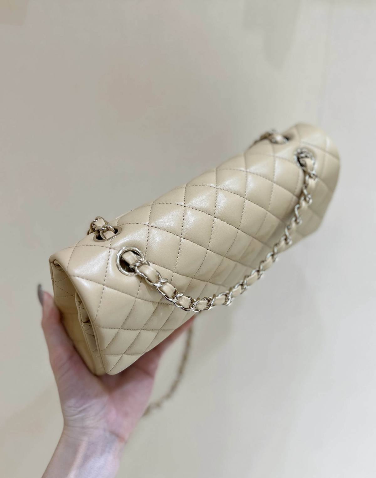 Ellebag’s Top-Grade Replica of the Chanel Classic Flap Medium Bag: A 25.5cm Light Beige Lambskin with Champagne Gold Hardware(2025 Feb Updated)-Best Quality Fake Louis Vuitton Bag Online Store, Replica designer bag ru