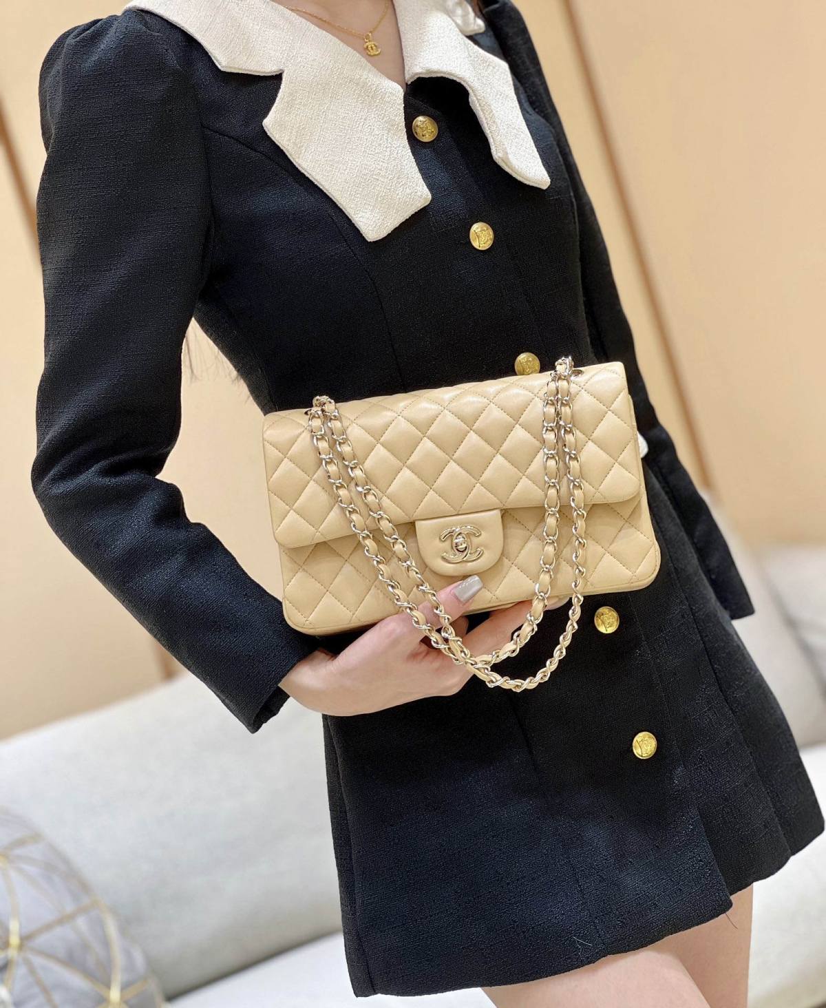 Ellebag’s Top-Grade Replica of the Chanel Classic Flap Medium Bag: A 25.5cm Light Beige Lambskin with Champagne Gold Hardware(2025 Feb Updated)-Best Quality Fake Louis Vuitton Bag Online Store, Replica designer bag ru