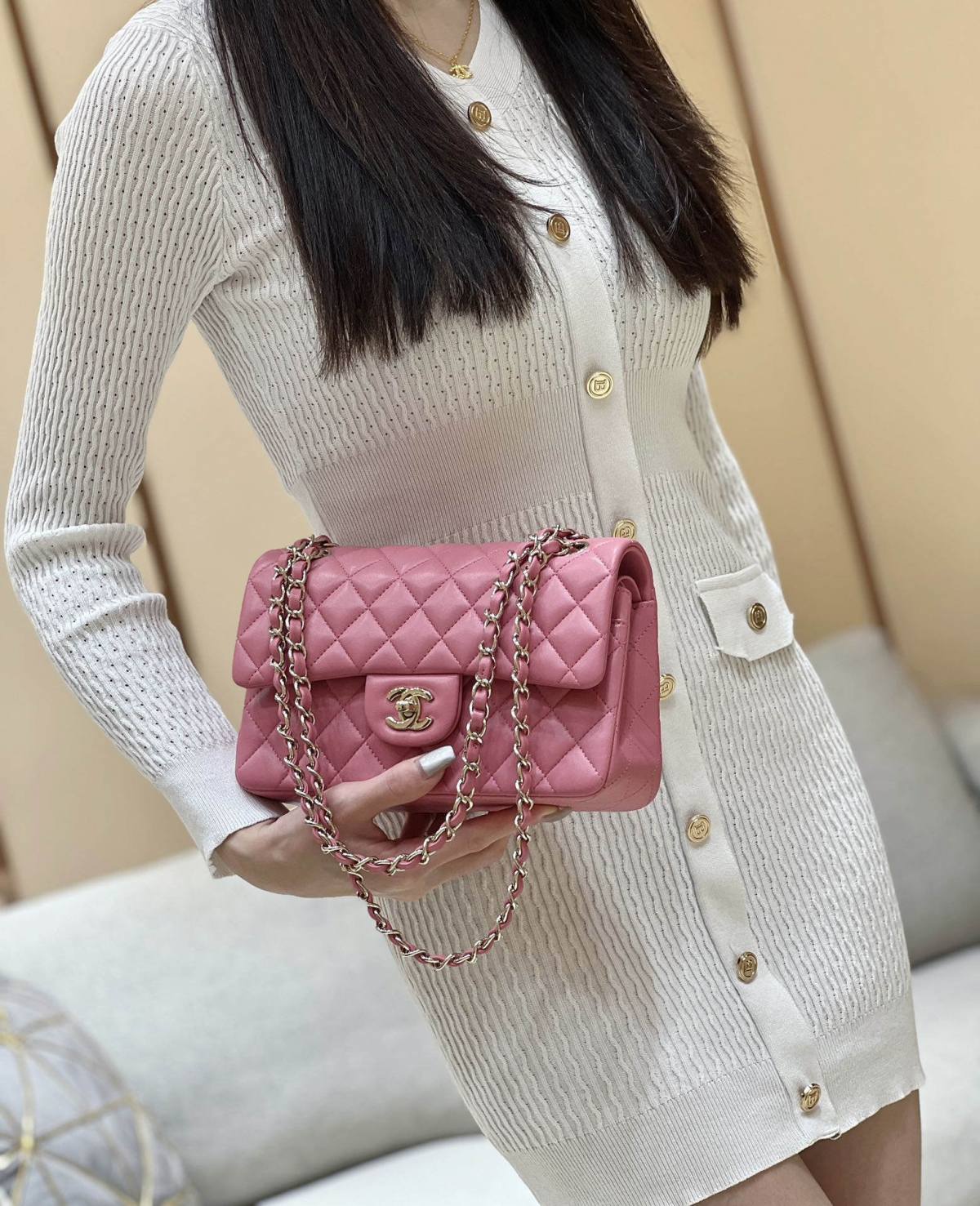 Ellebag’s Top-Grade Replica of the Chanel Classic Flap Small Bag: A 23cm Deep Pink Lambskin with Champagne Gold Hardware(2025 Feb Updated)-Bescht Qualitéit Fake Louis Vuitton Bag Online Store, Replica Designer Bag ru