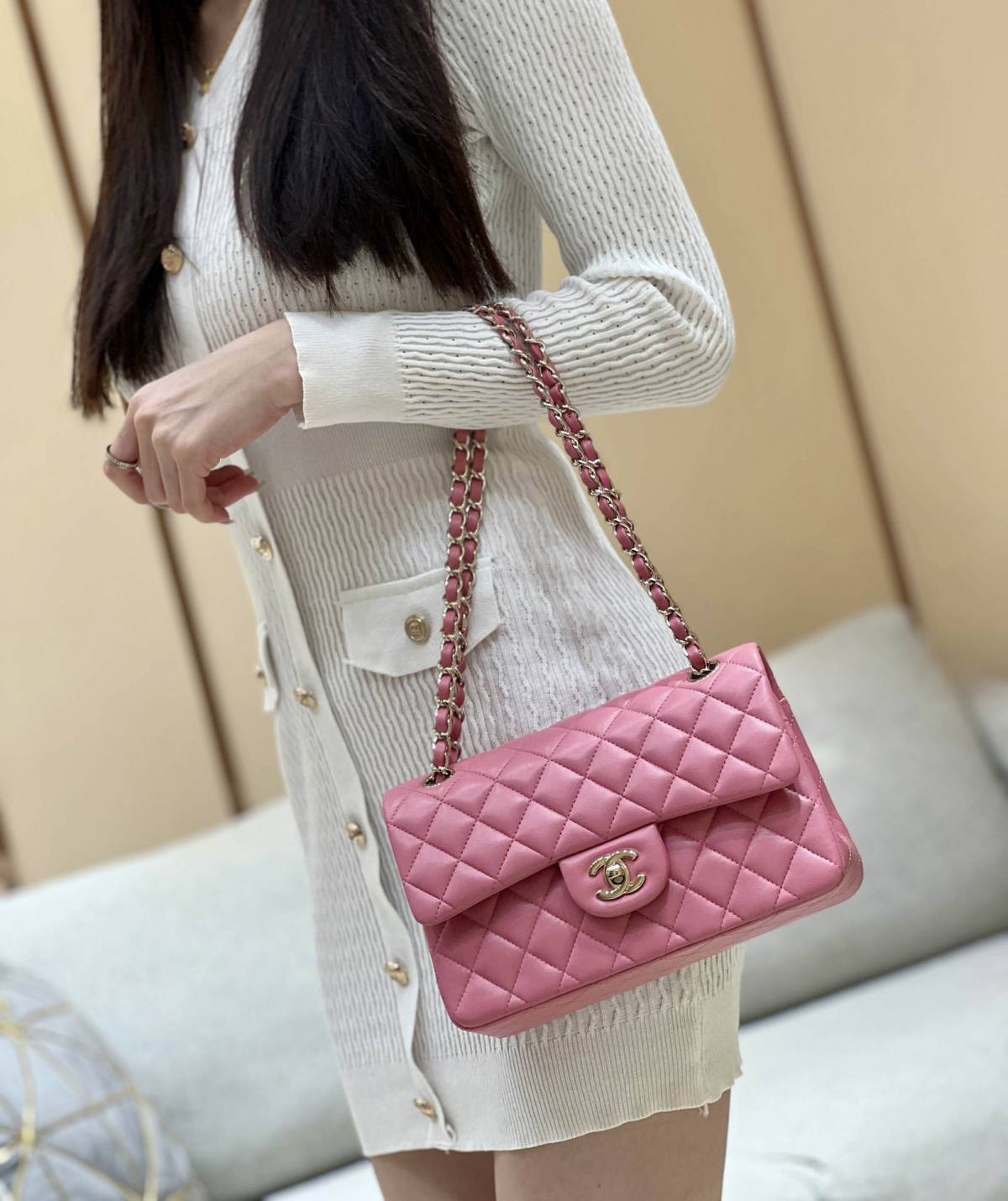 Ellebag’s Top-Grade Replica of the Chanel Classic Flap Small Bag: A 23cm Deep Pink Lambskin with Champagne Gold Hardware(2025 Feb Updated)-Bescht Qualitéit Fake Louis Vuitton Bag Online Store, Replica Designer Bag ru