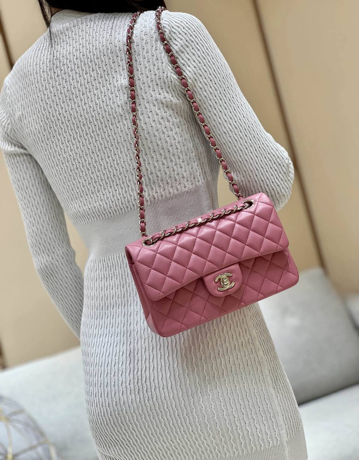 Ellebag’s Top-Grade Replica of the Chanel Classic Flap Small Bag: A 23cm Deep Pink Lambskin with Champagne Gold Hardware(2025 Feb Updated)-Bescht Qualitéit Fake Louis Vuitton Bag Online Store, Replica Designer Bag ru