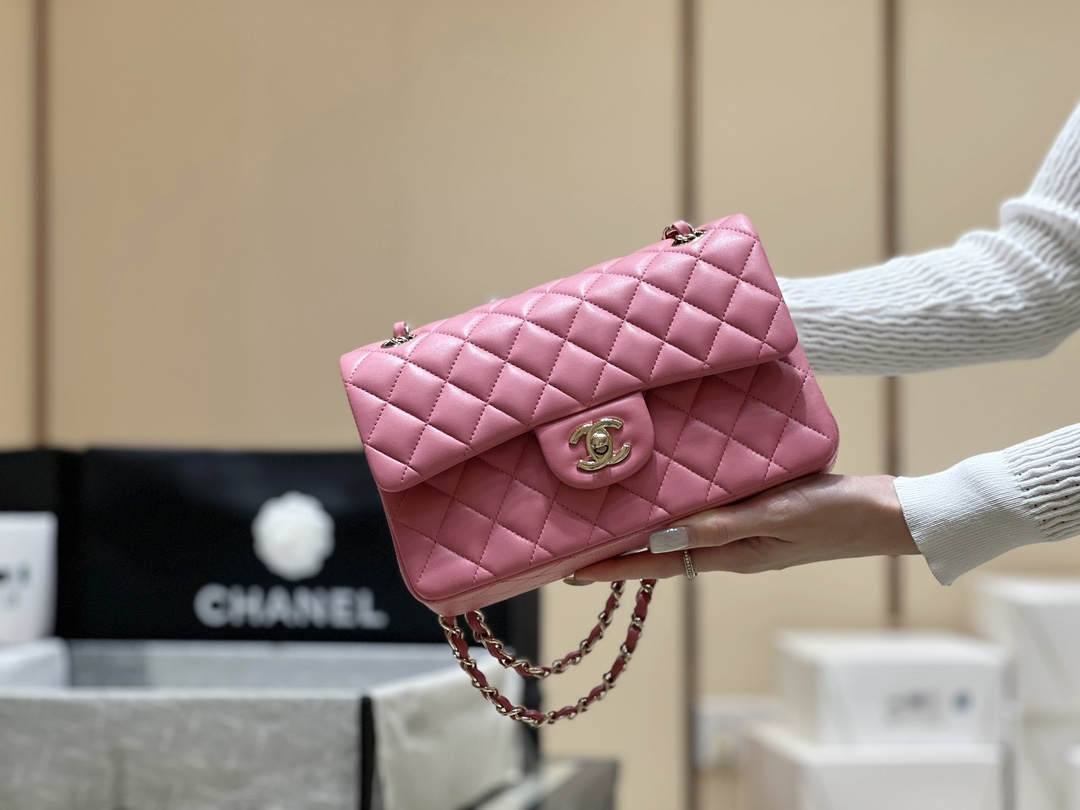 Ellebag’s Top-Grade Replica of the Chanel Classic Flap Small Bag: A 23cm Deep Pink Lambskin with Champagne Gold Hardware(2025 Feb Updated)-Bescht Qualitéit Fake Louis Vuitton Bag Online Store, Replica Designer Bag ru