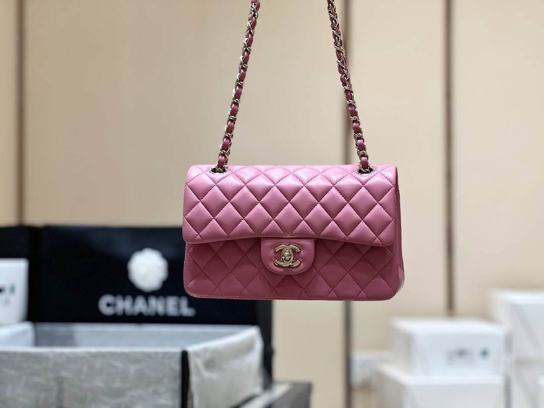 Ellebag’s Top-Grade Replica of the Chanel Classic Flap Small Bag: A 23cm Deep Pink Lambskin with Champagne Gold Hardware(2025 Feb Updated)-Bescht Qualitéit Fake Louis Vuitton Bag Online Store, Replica Designer Bag ru