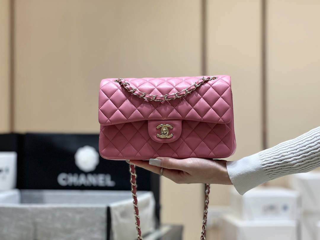 Ellebag’s Top-Grade Replica of the Chanel Classic Flap Small Bag: A 23cm Deep Pink Lambskin with Champagne Gold Hardware(2025 Feb Updated)-Bescht Qualitéit Fake Louis Vuitton Bag Online Store, Replica Designer Bag ru