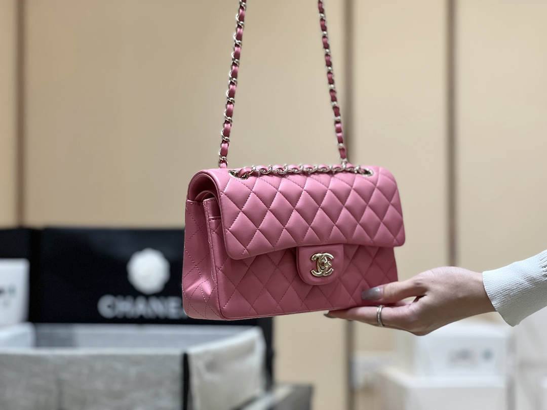 Ellebag’s Top-Grade Replica of the Chanel Classic Flap Small Bag: A 23cm Deep Pink Lambskin with Champagne Gold Hardware(2025 Feb Updated)-Bescht Qualitéit Fake Louis Vuitton Bag Online Store, Replica Designer Bag ru